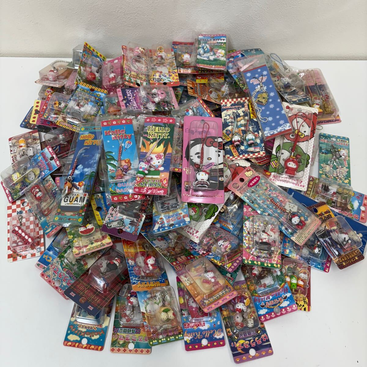 サンリオ ハローキティ ファスナーマスコット ご当地キティ キーホルダー ご当地ストラップ 115個まとめて